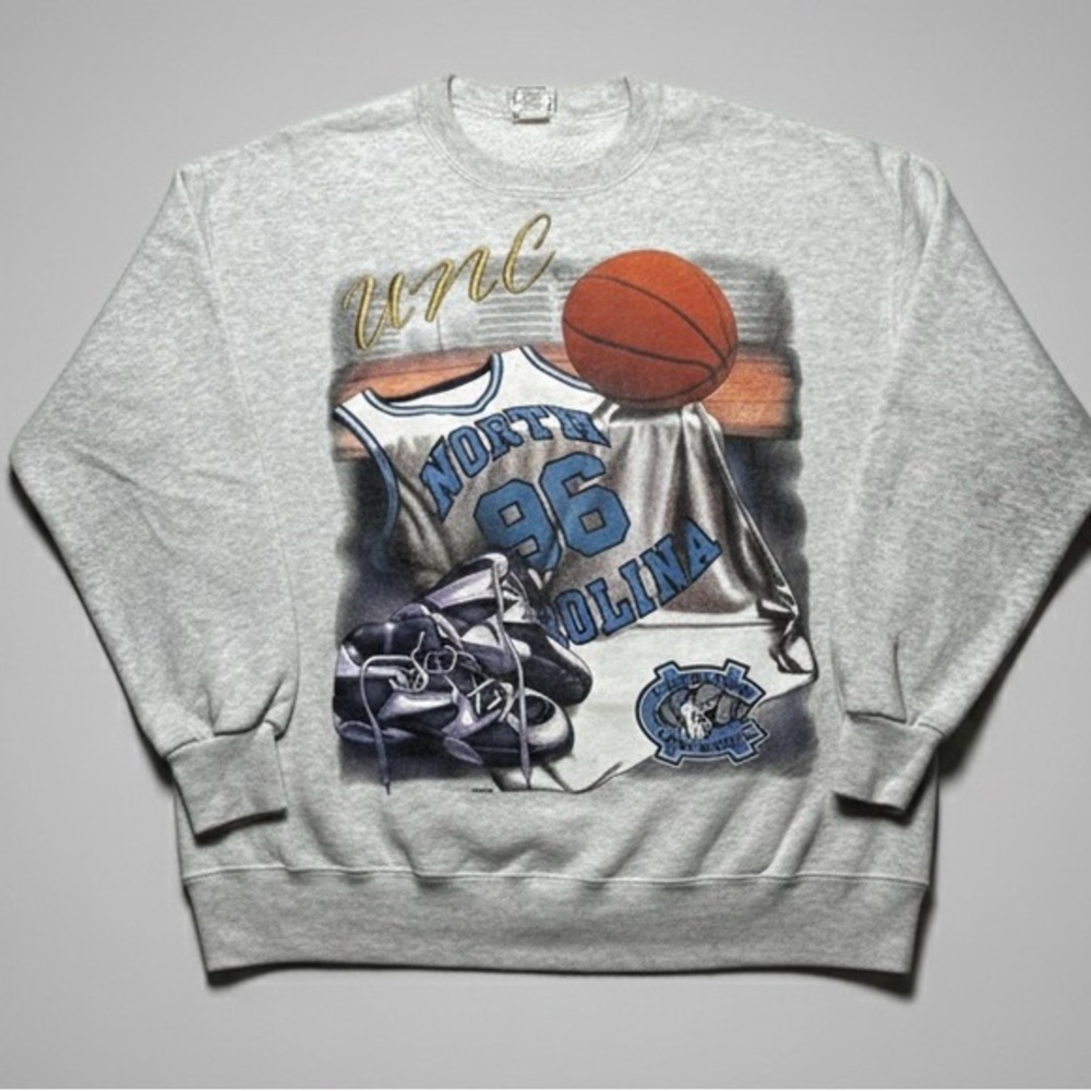 Vintage 90’s Nutmeg UNC Basketball Crewneck Sweatshirt